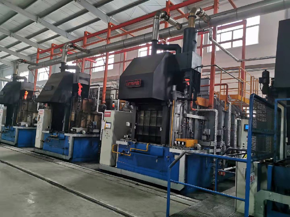 可(kě)控氣氛多用爐生(shēng)産線